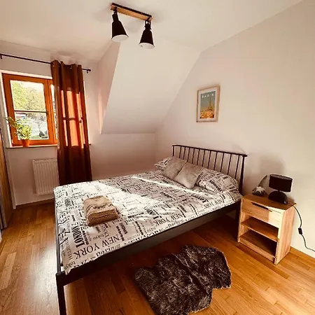 śnieżkowe - Dwupoziomowy Z Garażem