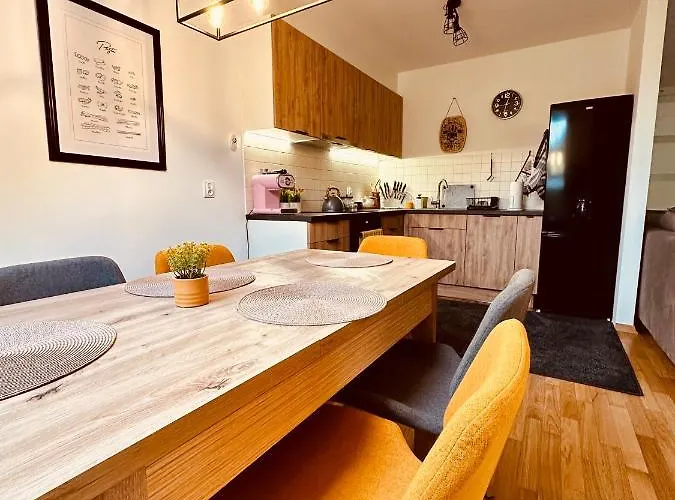 Sniezkowe - Dwupoziomowy Z Garazem شقة كارباش